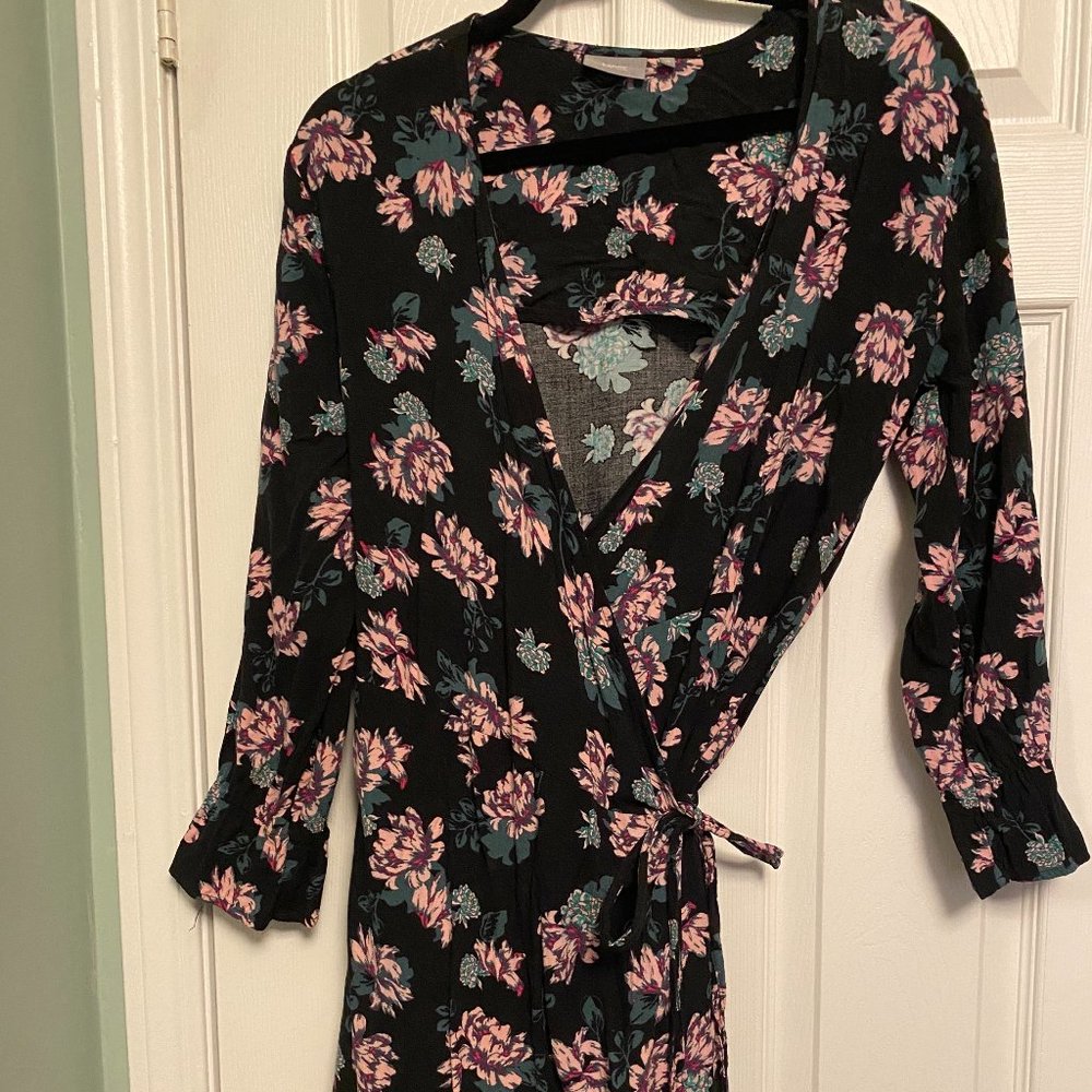 B. Young Wrap Dress Size Medium